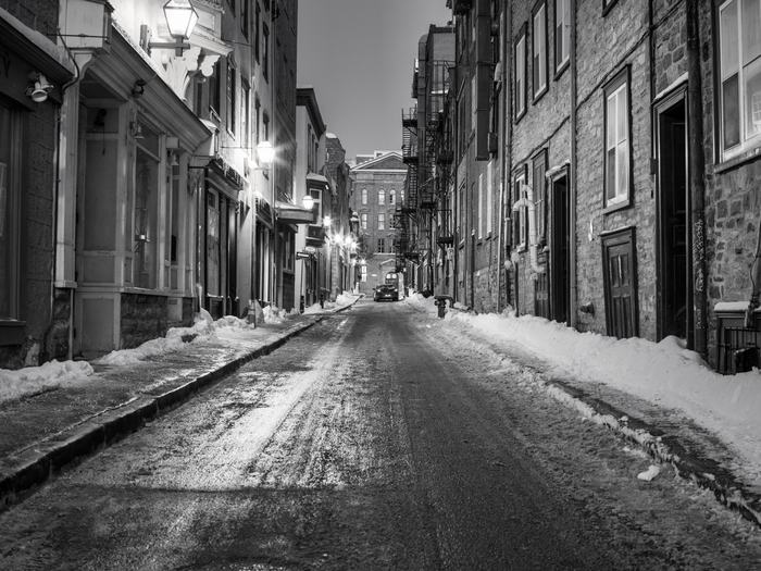Rue enneigée du Vieux-Québec